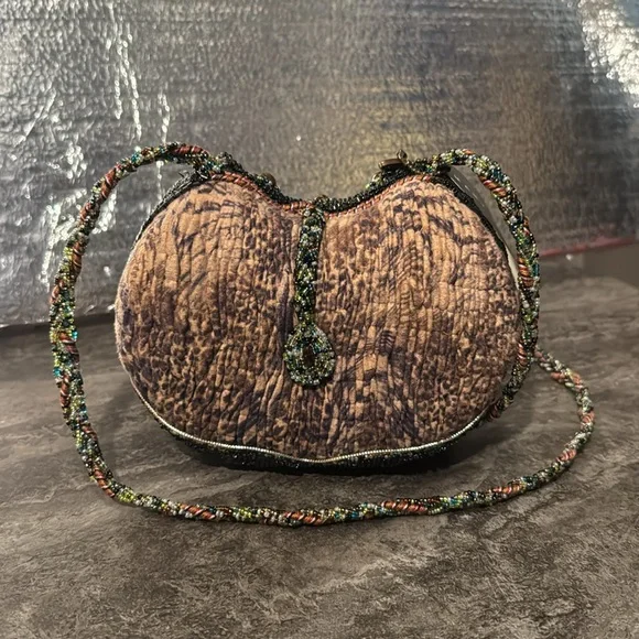 Mary Frances Beaded Handbag, Beaded Women's Bag. - Picture 5 of 13